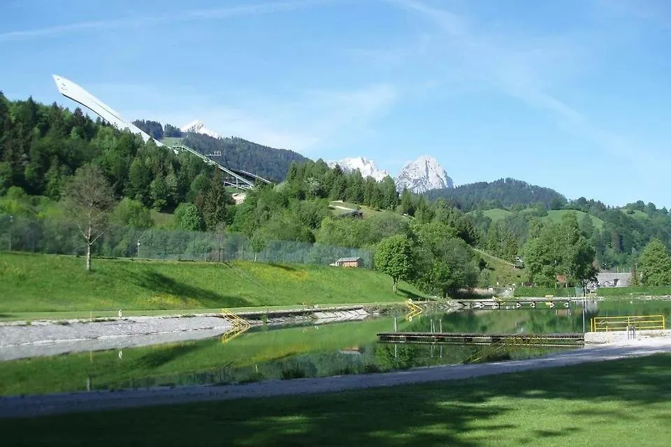 Mountain Safari Garmisch - Spacious, Scenic And Steps From Adventure 0*, Garmisch-Partenkirchen Tyskland