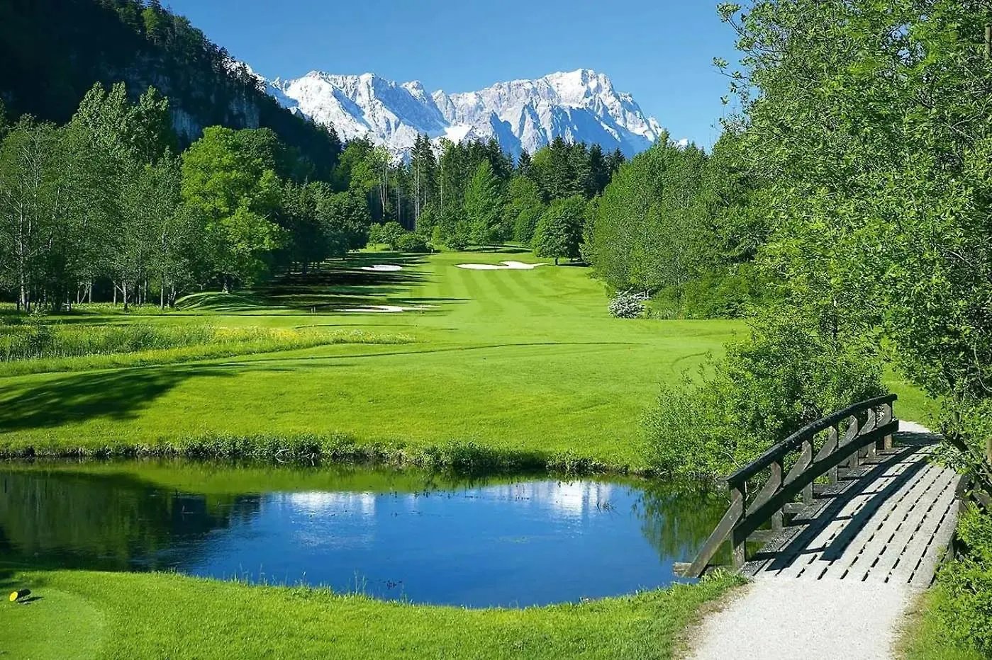 Semesterbostad Mountain Safari Garmisch - Spacious, Scenic And Steps From Adventure
